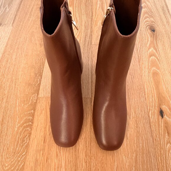 NWOT - Ann Taylor Leather Ankle Bootie with Block Heel - Size 9.5 - Picture 4 of 6
